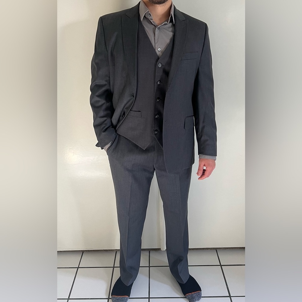 Dark gray two piece Alfani slim fit suit. Suit Jacket: 42S. Pant: 34w x 30L